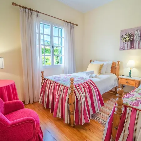 Casa Da Tia Clementina Farm stay Santana (Madeira)
